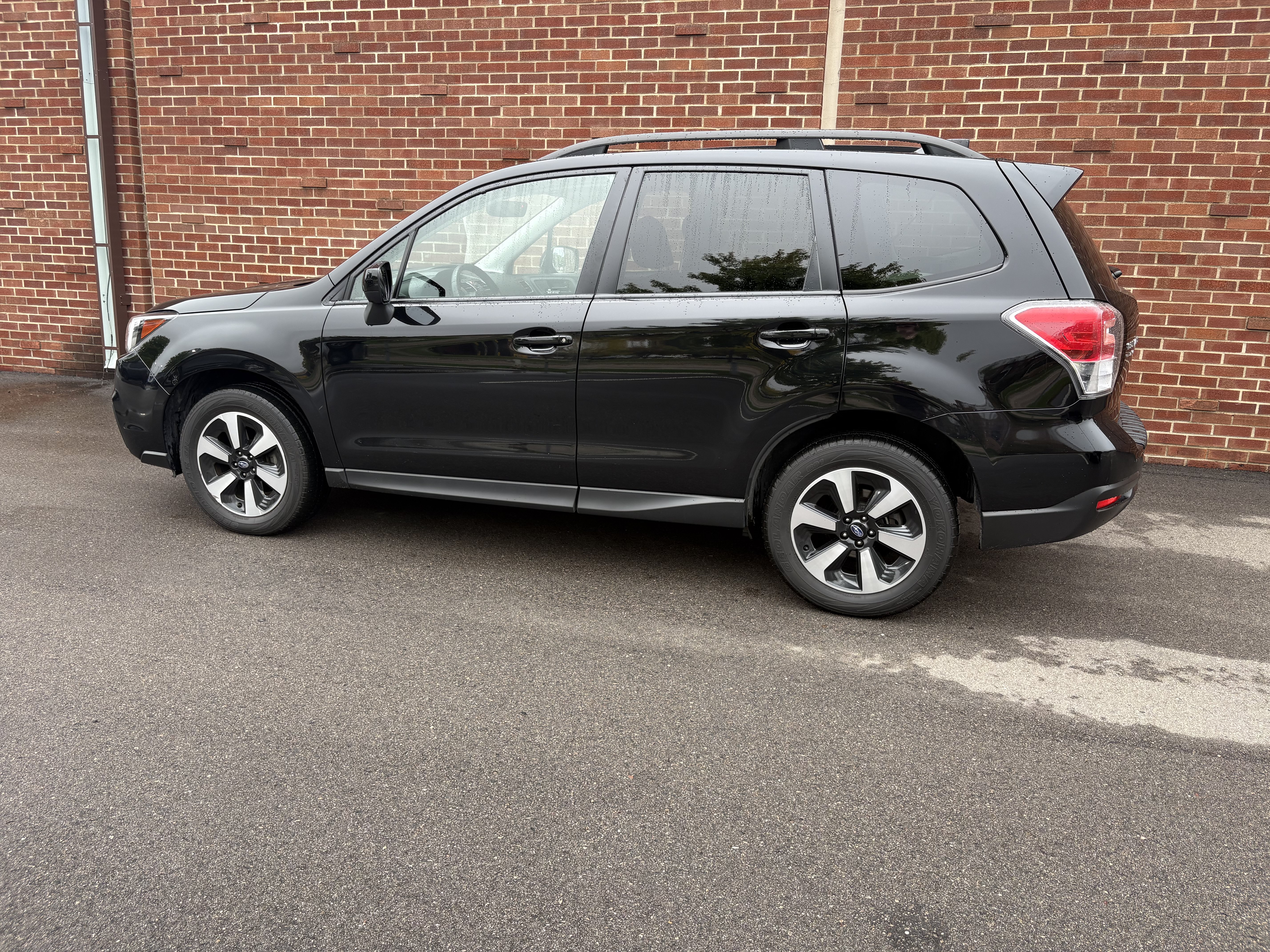 Used 2018 Subaru Forester 2.5i Premium w/ All-Weather Package AWD/4WD image 2