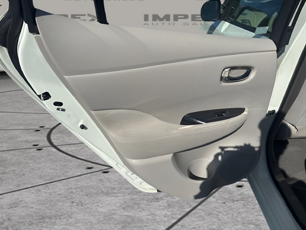 Used 2012 Nissan Leaf SV FWD image 25