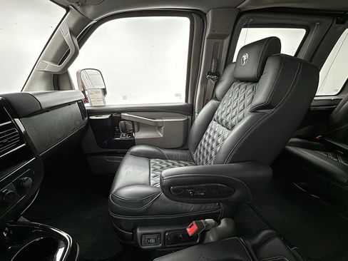 New 2025 GMC Savana 2500 w/ Driver Convenience Package image 41