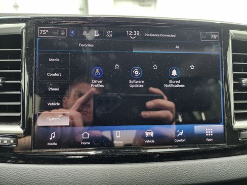 Used 2024 Chrysler Pacifica Touring-L image 57