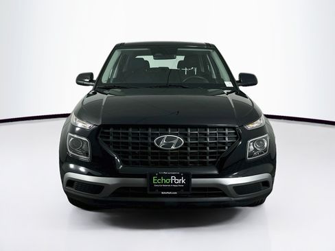 Used 2023 Hyundai Venue SE w/ Cargo Package FWD image 2