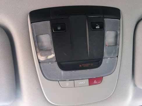 Used 2022 Kia Sorento S FWD image 19