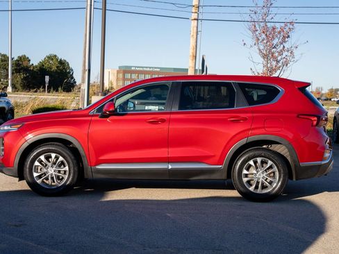 Used 2019 Hyundai Santa Fe SE image 4