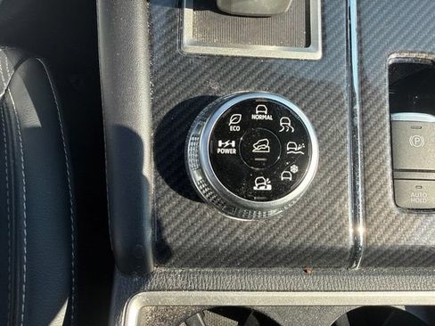 Used 2024 Mitsubishi Outlander SEL AWD/4WD image 19