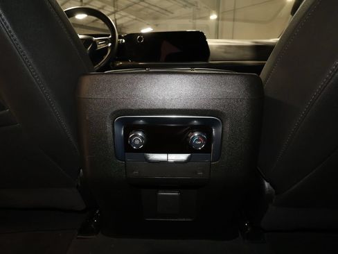 Used 2025 Chevrolet Suburban Z71 AWD/4WD image 30
