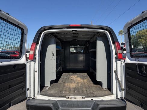 Used 2017 Chevrolet Express 2500 image 10