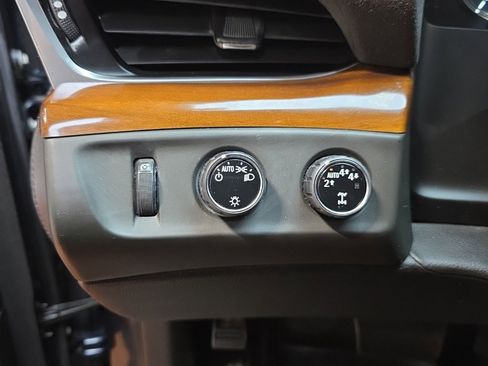 Used 2020 Cadillac Escalade Luxury image 29