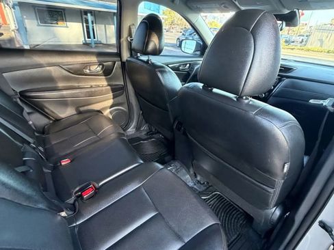 Used 2018 Nissan Rogue SL FWD image 17