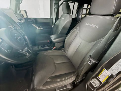 Used 2018 Jeep Wrangler Unlimited Sahara AWD/4WD image 2