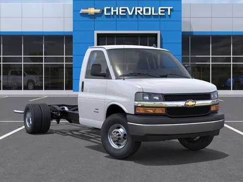 New 2026 Chevrolet Express 4500 w/ Power Convenience Package RWD image 7