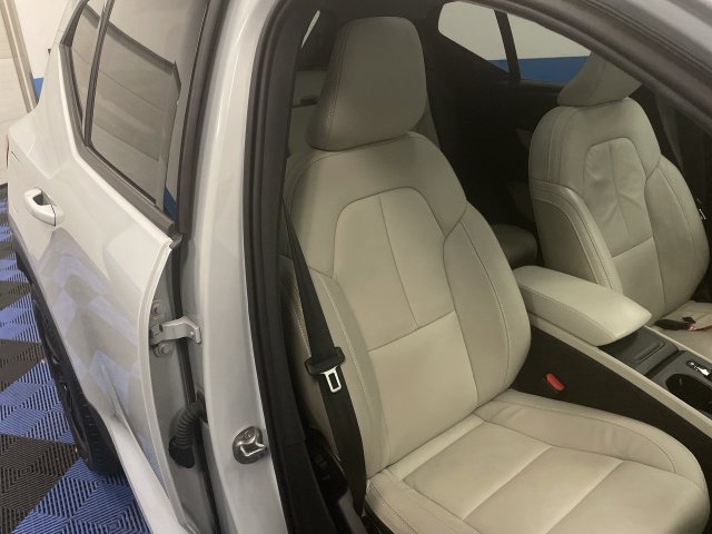 Used 2022 Volvo XC40 T5 Momentum AWD/4WD image 25