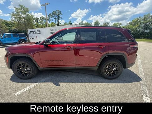 New 2025 Jeep Grand Cherokee Altitude image 11