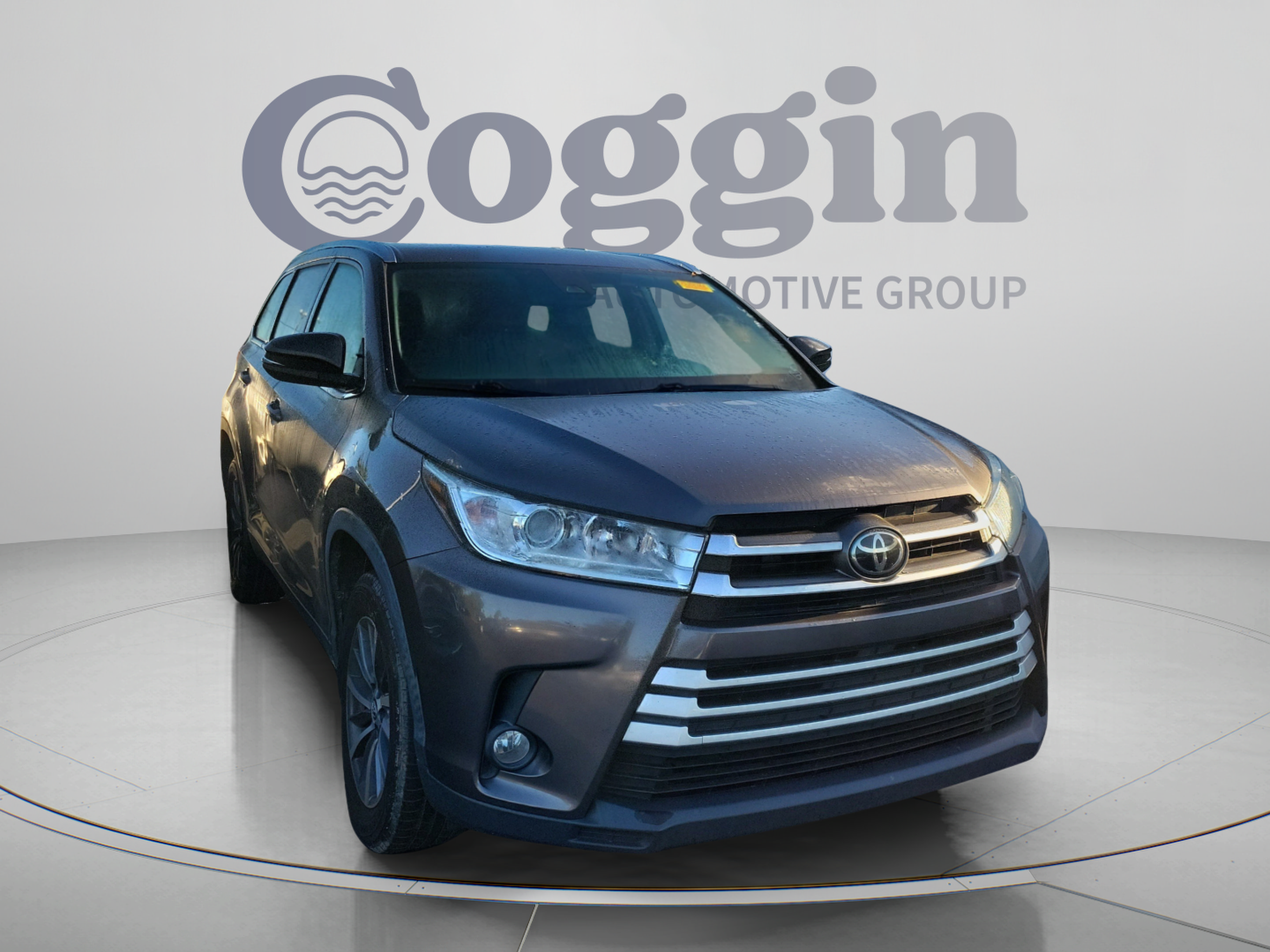 Used 2019 Toyota Highlander XLE FWD image 1