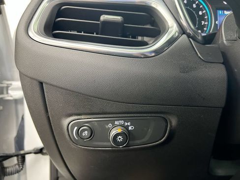 Used 2023 Chevrolet Equinox LT FWD image 18