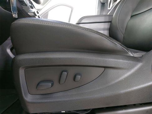 Used 2018 Chevrolet Suburban LT image 34