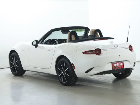 Used 2024 MAZDA MX-5 Miata Grand Touring RWD image 38