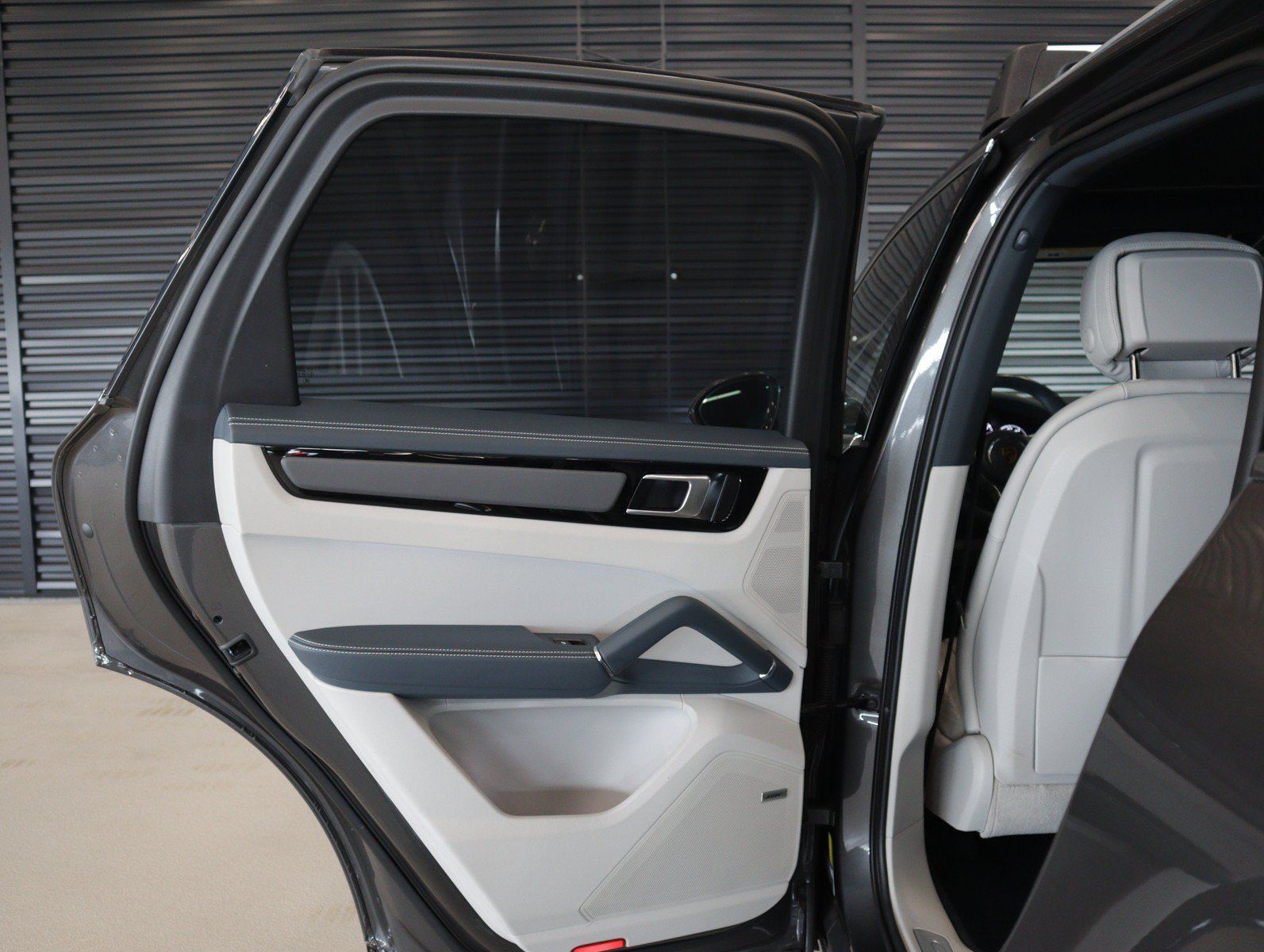 Certified 2023 Porsche Cayenne AWD/4WD image 24