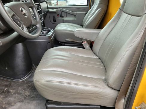 Used 2019 GMC Savana 3500 Extended w/ Driver Convenience Package image 18
