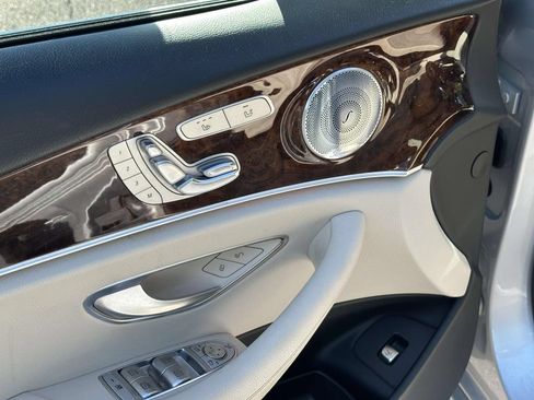 Used 2017 Mercedes-Benz E 300 4MATIC image 20