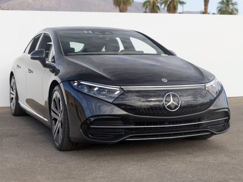 Used 2022 Mercedes-Benz EQS 450+ Sedan image 2
