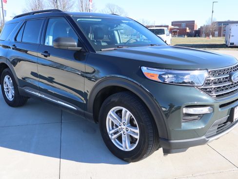 Used 2023 Ford Explorer XLT w/ Equipment Group 202A image 3