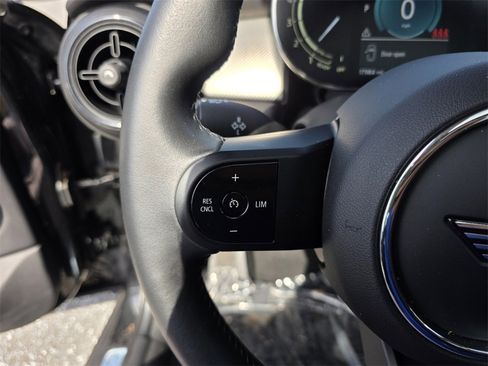 Used 2023 MINI Cooper 4-Door Hardtop image 20