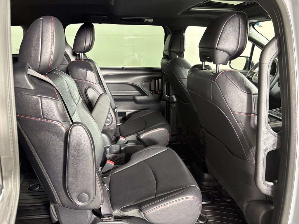 Used 2025 Toyota Sienna XSE AWD/4WD image 46