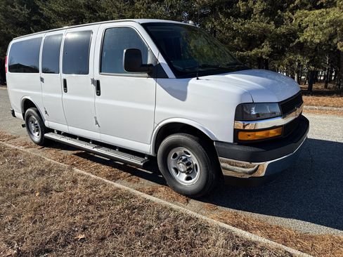 Used 2019 Chevrolet Express 2500 LT w/ LT Preferred Equipment Group image 2