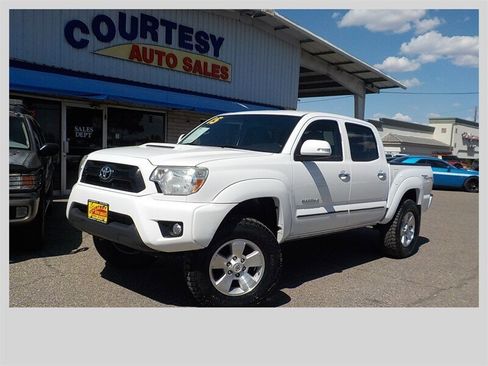Used 2015 Toyota Tacoma 4x4 Double Cab w/ TRD Sport Package image 1