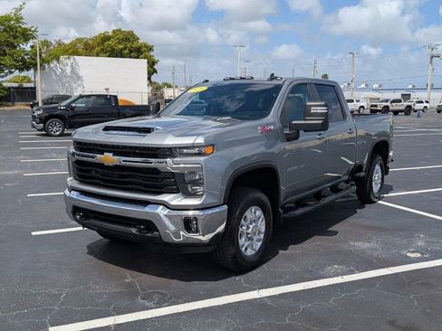 Used 2025 Chevrolet Silverado 2500 LT image 3