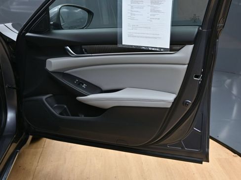 Used 2018 Honda Accord EX image 35