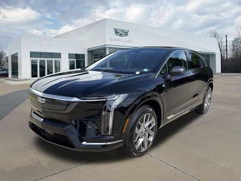Certified 2025 Cadillac Optiq Luxury 2 w/ LPO, Floor Liner Package AWD/4WD image 7
