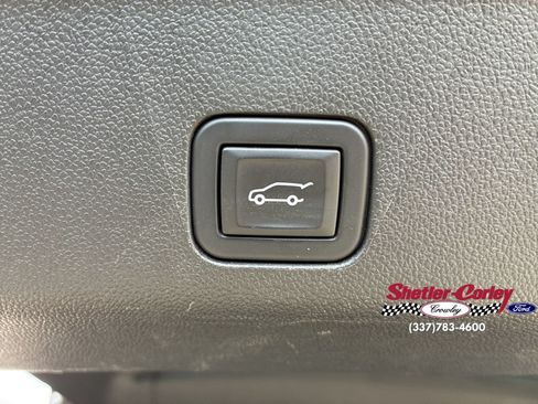Used 2023 GMC Yukon XL AT4 w/ AT4 Premium Plus Package AWD/4WD image 19