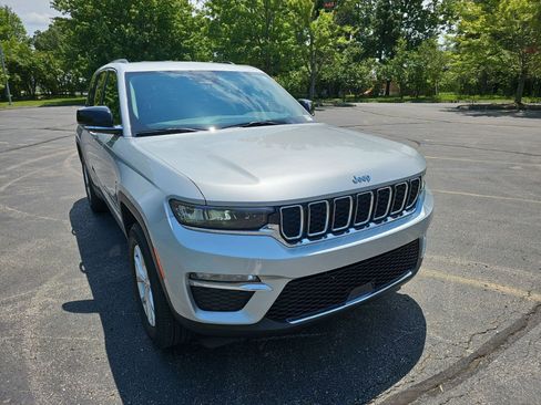 Used 2023 Jeep Grand Cherokee Limited w/ Trailer Tow Prep Group (B) AWD/4WD image 8