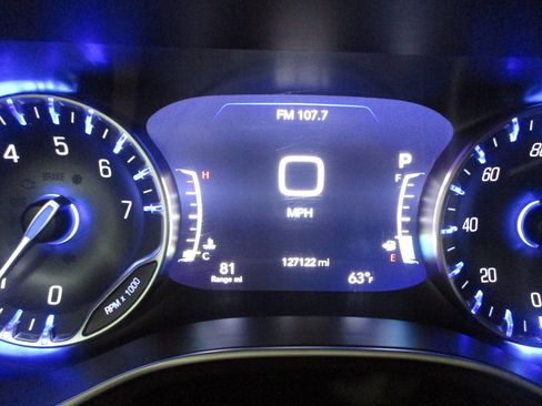 Used 2017 Chrysler Pacifica Touring-L Plus FWD image 19