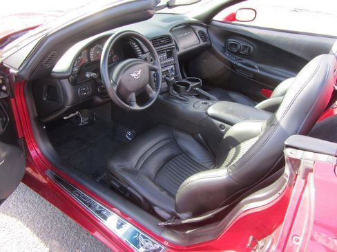 Used 2001 Chevrolet Corvette Convertible w/ Preferred Equipment Group2 image 18