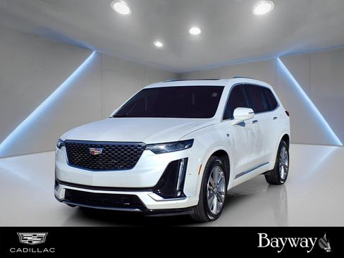 Certified 2025 Cadillac XT6 Premium Luxury image 1