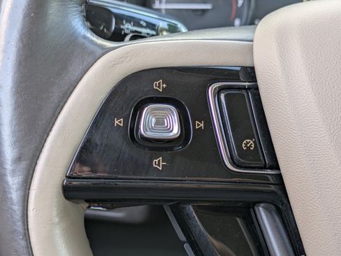 Used 2020 Lincoln Corsair FWD w/ Premium Package image 24