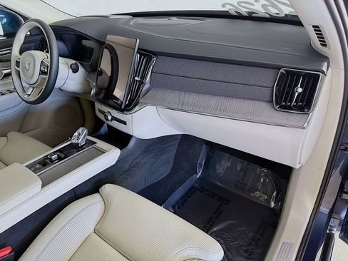 Certified 2026 Volvo XC90 T8 Ultra w/ Protection Package Premier AWD/4WD image 32
