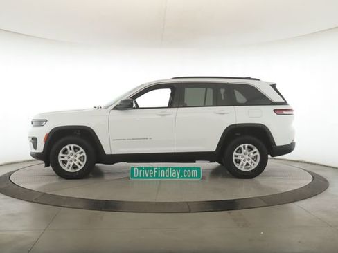 Used 2024 Jeep Grand Cherokee Laredo image 9