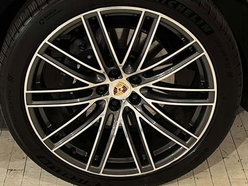 Used 2026 Porsche Macan AWD/4WD image 14