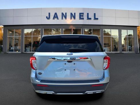 Used 2023 Ford Explorer XLT w/ Equipment Group 202A image 5