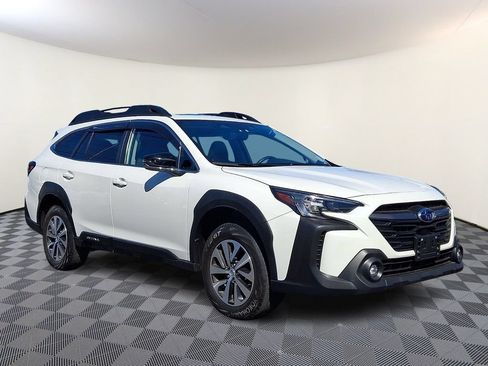 Used 2024 Subaru Outback Premium AWD/4WD image 1