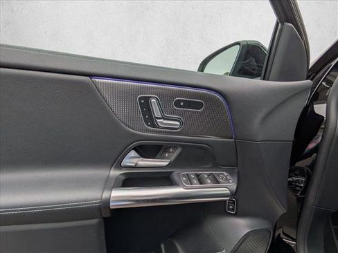 Used 2021 Mercedes-Benz GLA 250 4MATIC w/ Premium Package image 19