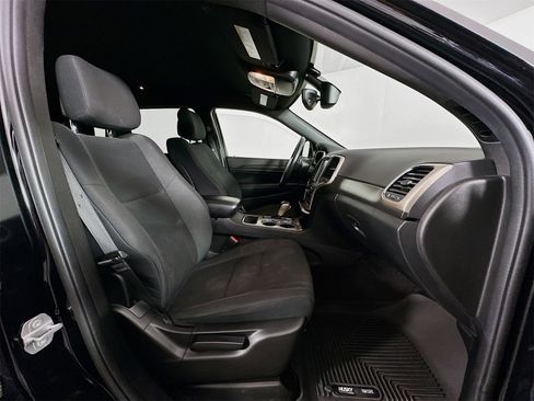 Used 2017 Jeep Grand Cherokee Laredo w/ Quick Order Package 23E image 26