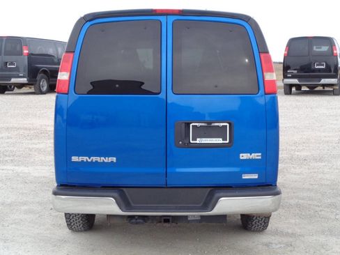 Used 2018 GMC Savana 3500 LT w/ LT Preferred Equipment Group image 8