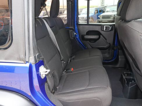 Used 2018 Jeep Wrangler Unlimited Sport S AWD/4WD image 22