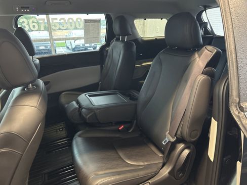 Certified 2024 Kia Carnival EX image 16
