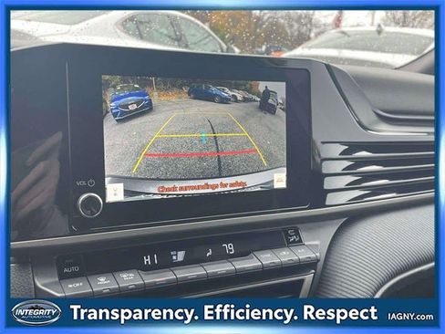 Used 2025 Toyota Camry SE image 28