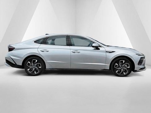 Used 2025 Hyundai Sonata SEL FWD image 8